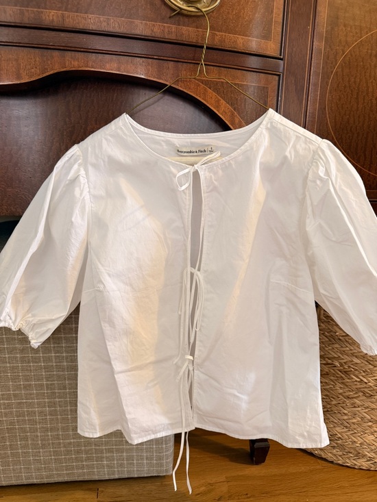Abercrombie & Fitch Tops - Abercrombie & Fitch White Tie-Front Cotton Blouse